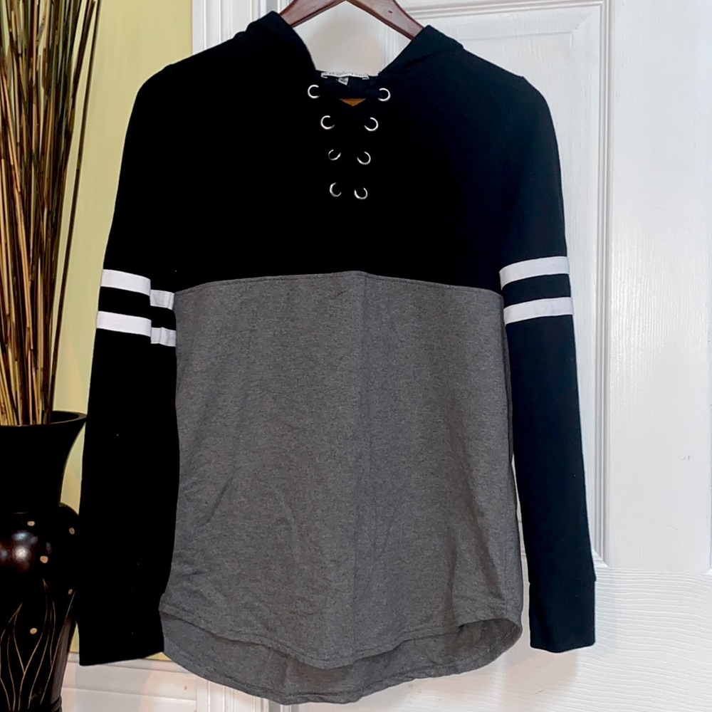 Fitz & Eddi hooded long sleeve shirt M